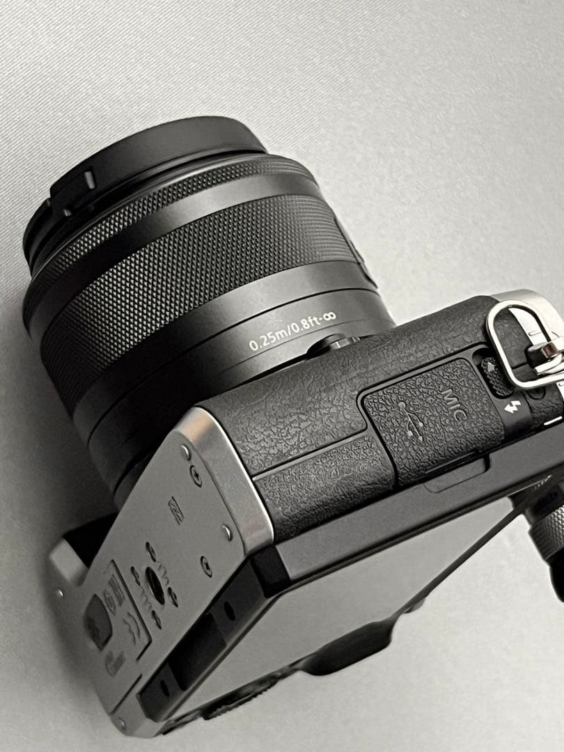 美品！Canon EOS M6 ミラーレスカメラ 【本体&レンズ2つ＆EVF付】