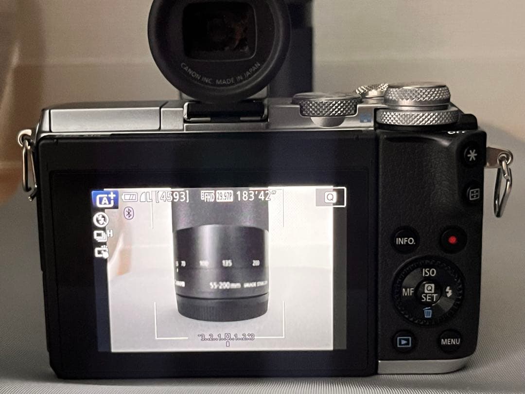 美品！Canon EOS M6 ミラーレスカメラ 【本体&レンズ2つ＆EVF付】