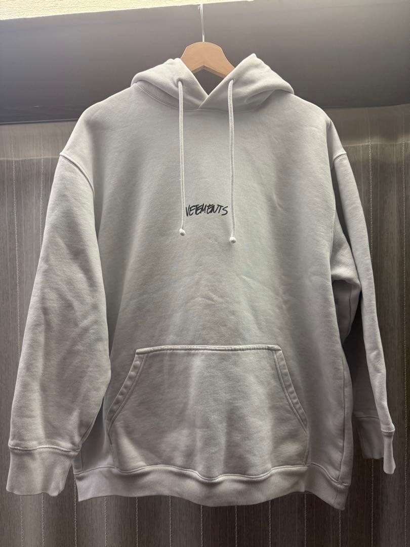 VETEMENTS グレー パーカー VETEMENTS（ヴェトモン）パーカー グレー サイズ:M メンズ