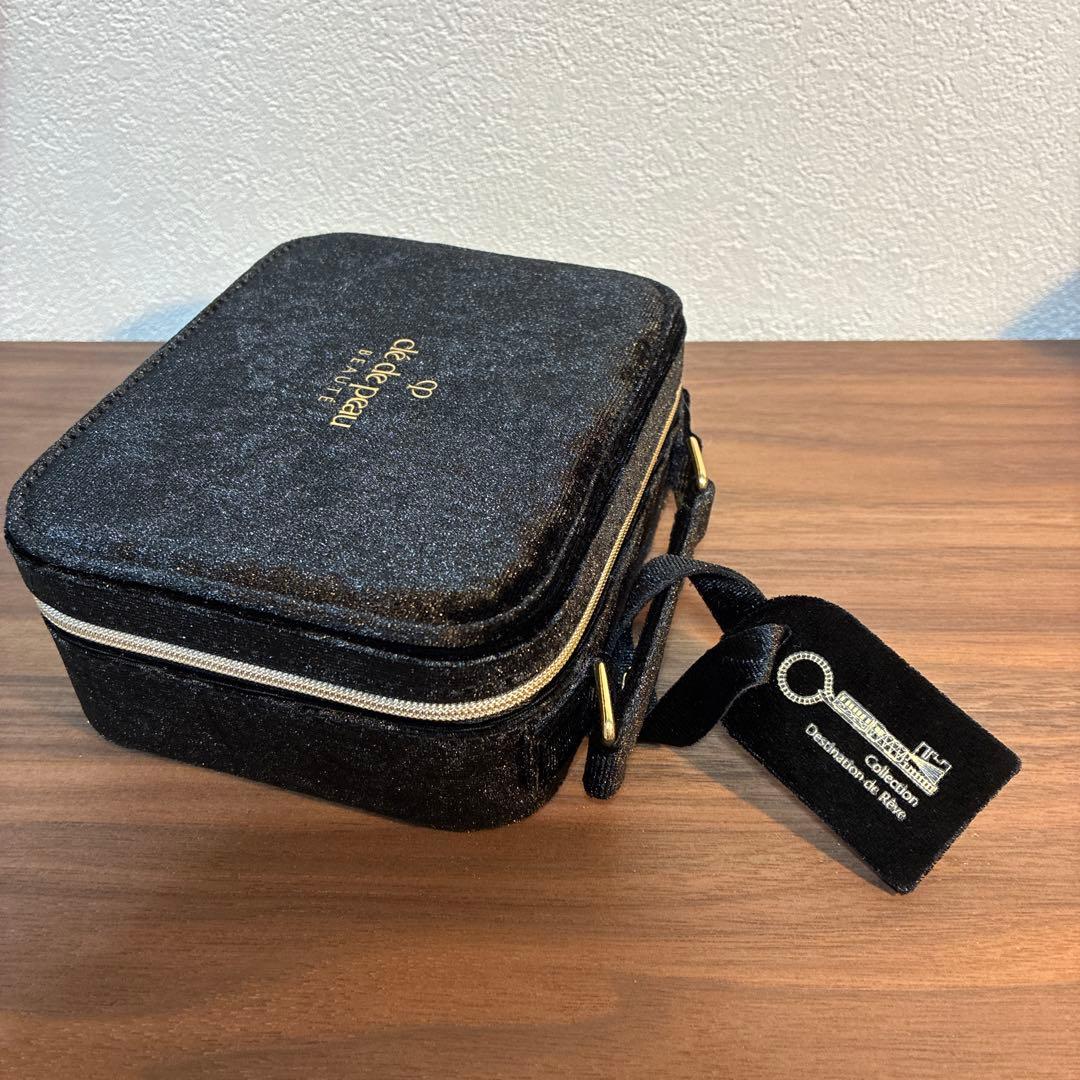 クレドポーボーテ ホリデーコレクション2025 ポーチ - メルカリ