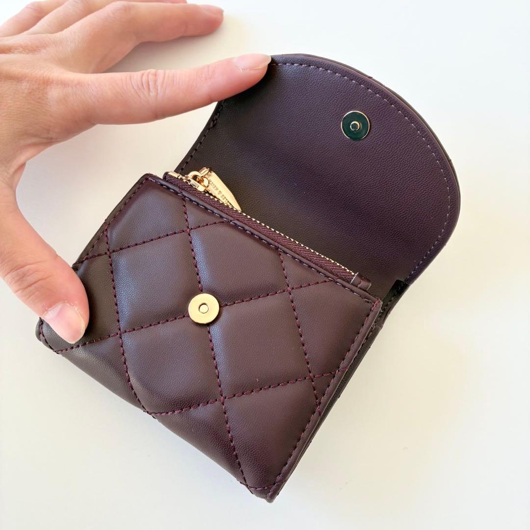 新品】CHARLES & KEITH 三つ折り財布 アリエッティ キルティング