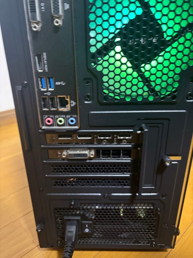 ふわっと光る自作ゲーミングPC！新品ケース、新品SSDで快適！