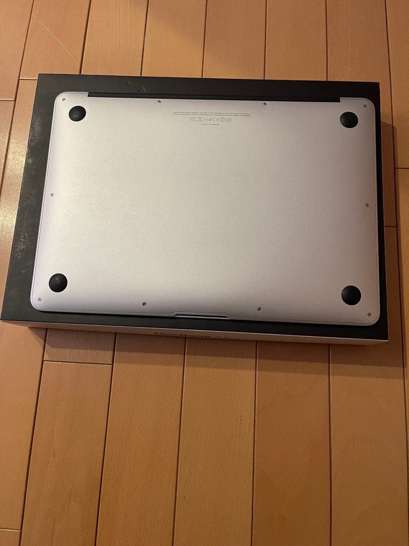 MacBook Air シルバー 充電器付き美品　ジャンク