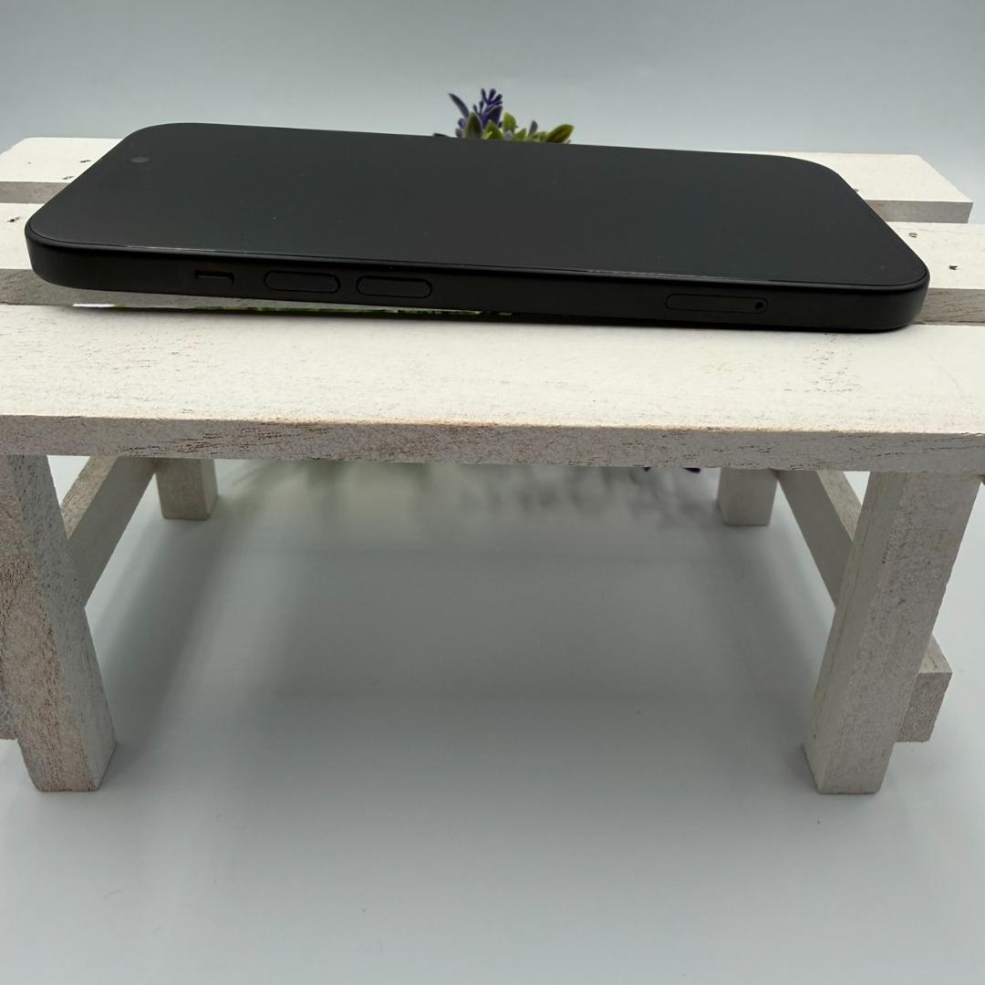 iPhone15 256GB ブラック 235