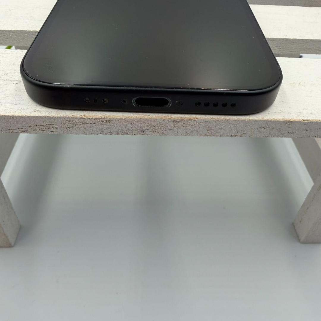 iPhone15 256GB ブラック 235