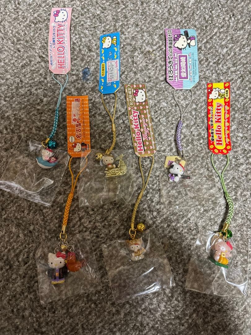 【最終値下げ】ご当地キティ 寝付け 南知多ビーチランド(レア)金のシャチホコ レア】ご当地キティ 名古屋限定 金のシャチホコ根付け 2001年 鯱鉾 金