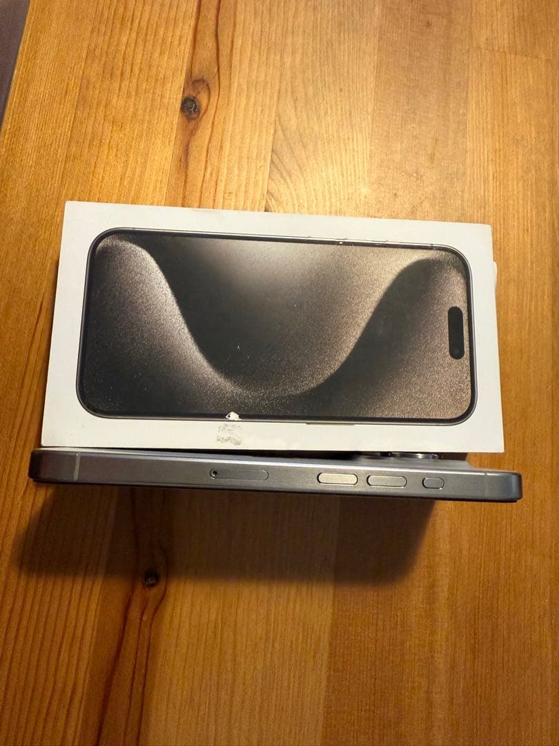 iPhone 15 Pro ナチュラルチタニウム　256GB SIMフリー