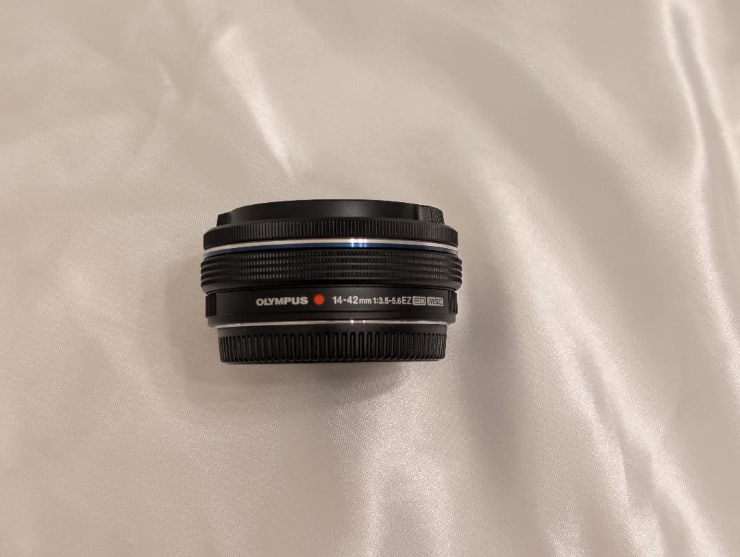 M.ZUIKO DIGITAL 14-42mm f3.5-5.6おまけ付き