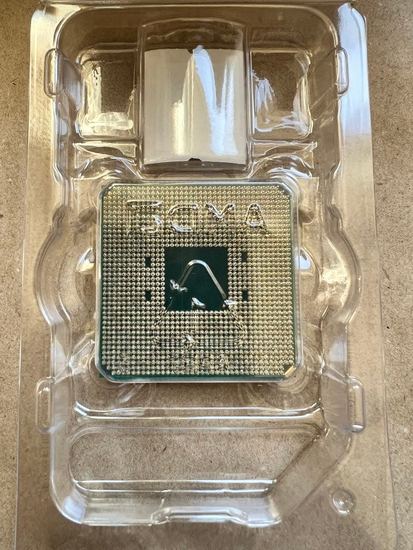 AMD Ryzen 5 5600X（箱・純正クーラー付き）