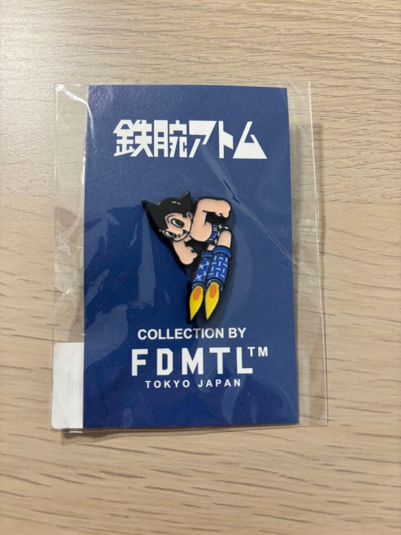 大阪関西万博 パソナ館 鉄腕アトム オリジナル コラボ ピンバッジ