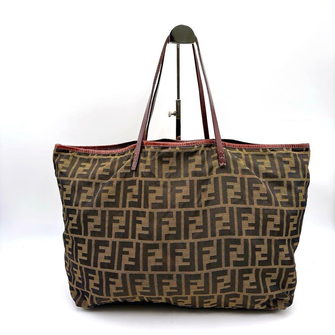 フェンディ トートバッグ ズッカ柄 大容量 肩掛け可 A4収納可 FFロゴ