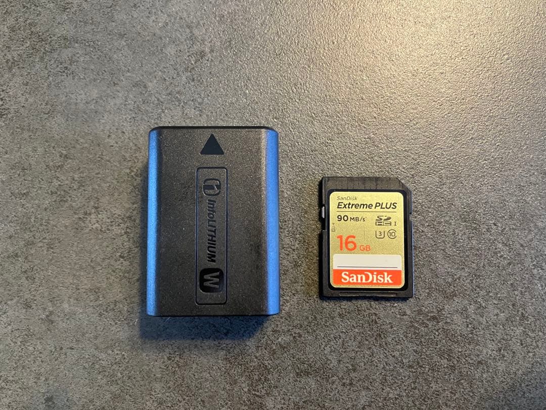 SONY α5000 ミラーレス一眼 本体 バッテリー付き