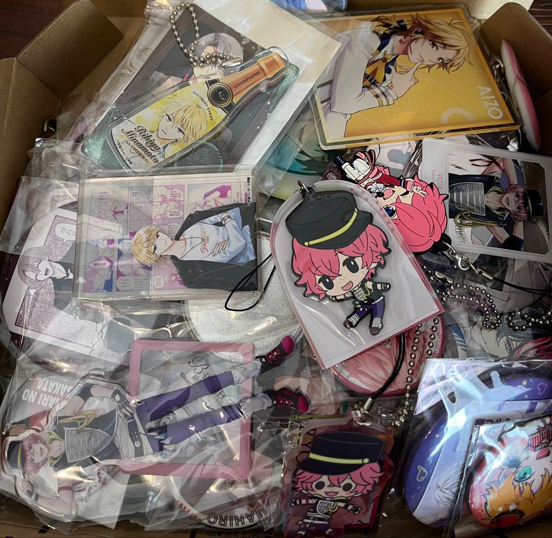 アニメグッズまとめ売り 大量 缶バッジ アクスタ - メルカリ