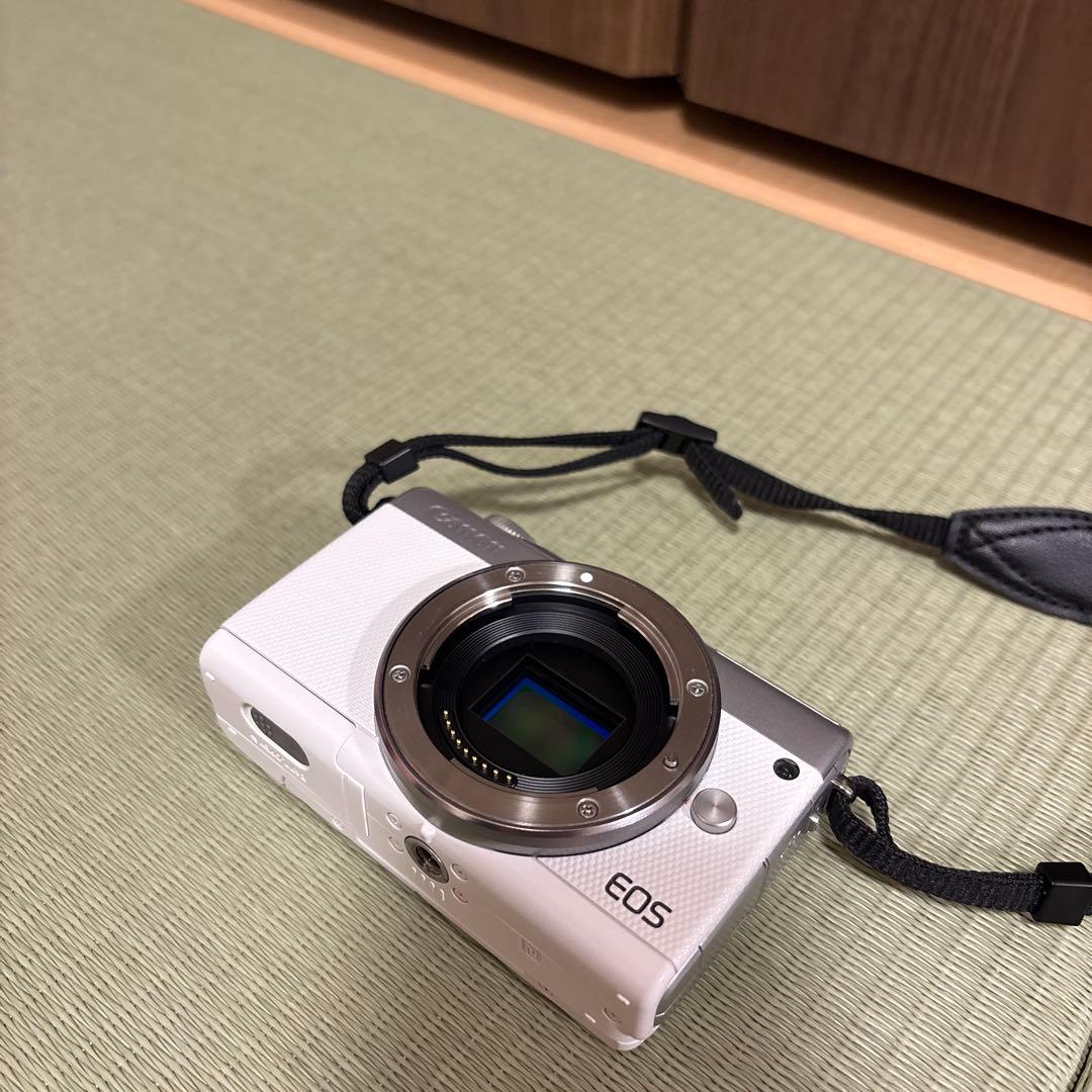 Canon EOS M100☆高画質ミラーレス一眼レフ_Bluetooth搭載