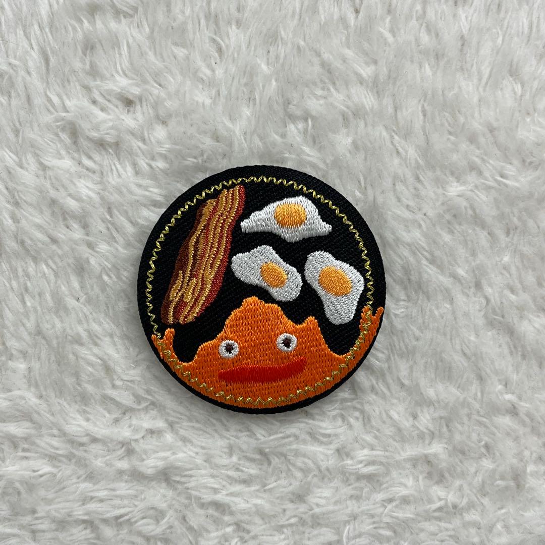ジブリ 刺繍ブローチ 缶バッジ カルシファー - メルカリ