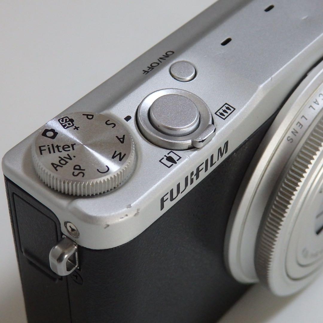 動作確認済み　Fujifilm XQ2 シルバー　箱付　フジフイルム