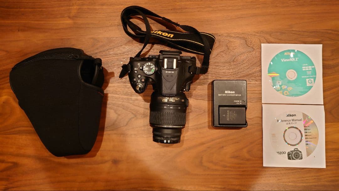 Nikon D5200 デジタル一眼レフカメラ、18-55mmレンズ付