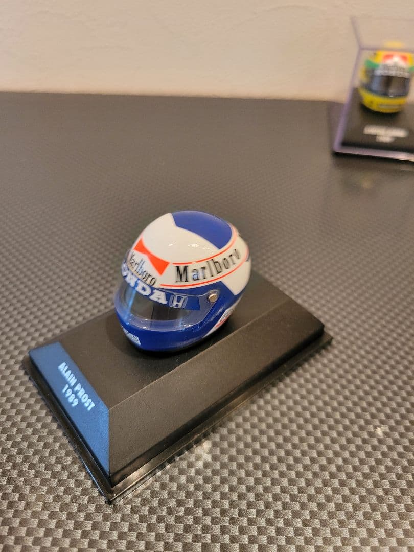 ミニチャンプス 1/8ヘルメット アイルトンセナ アラン、プロスト