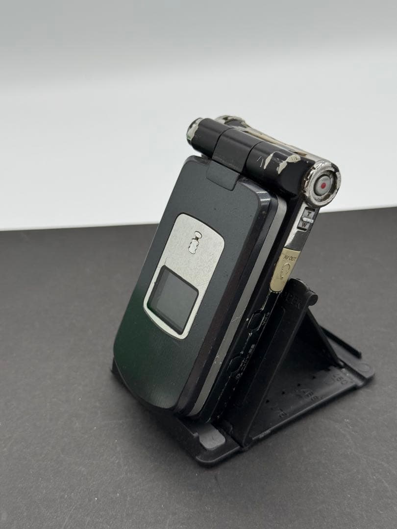 ドコモ　FOMA P900iV クラウド アドベントチルドレン