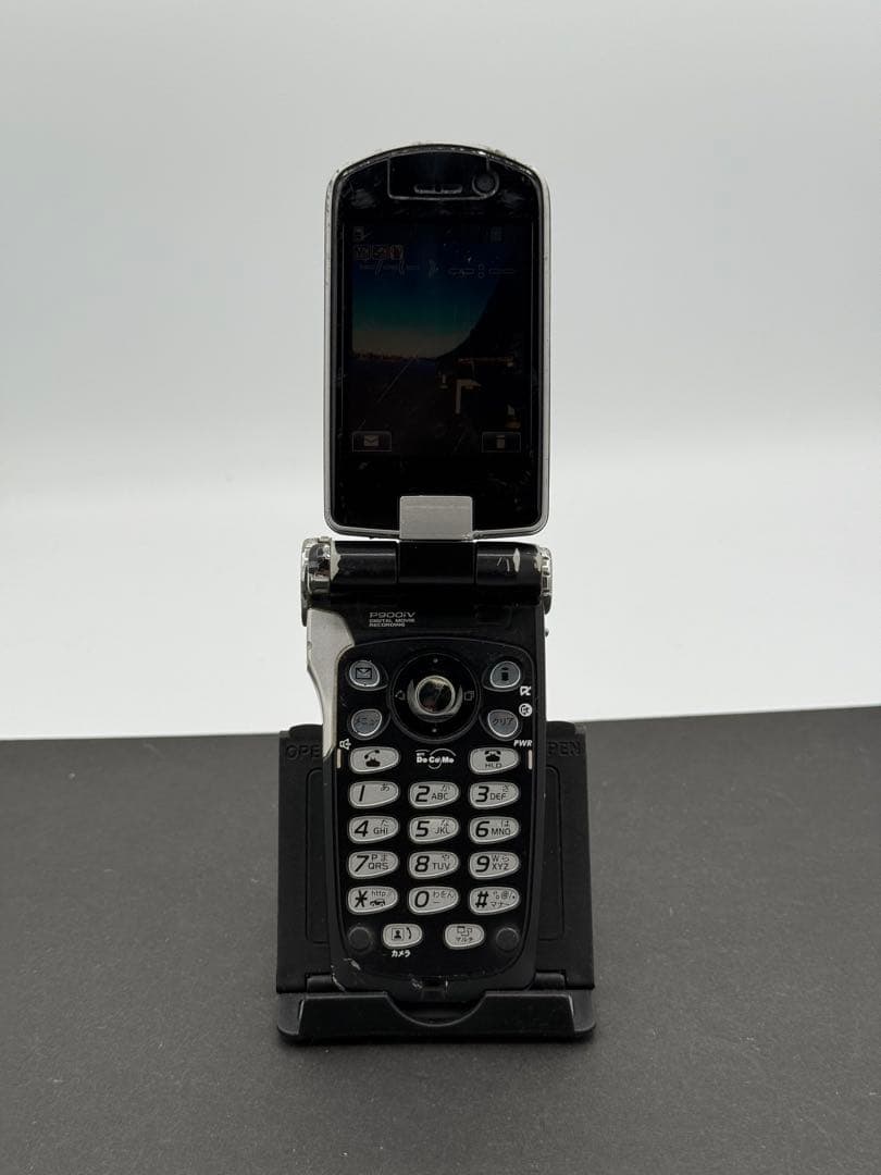 ドコモ　FOMA P900iV クラウド アドベントチルドレン