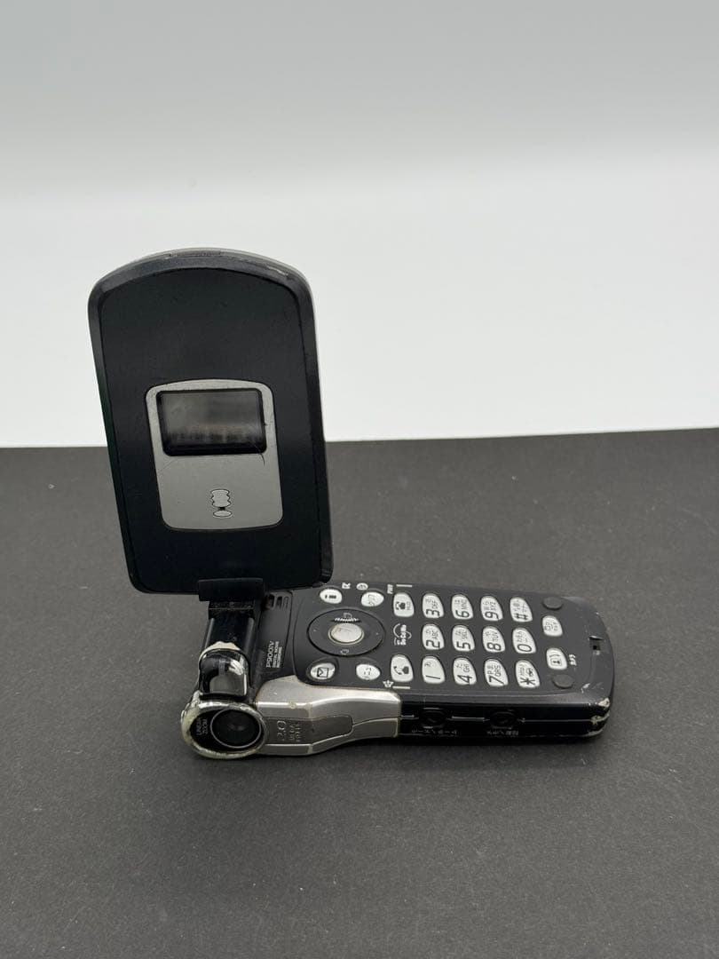 ドコモ　FOMA P900iV クラウド アドベントチルドレン