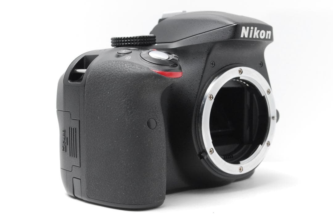 【美品】2416万画素の高画質モデル♪Nikon D3300 軽量で持ち運びOK