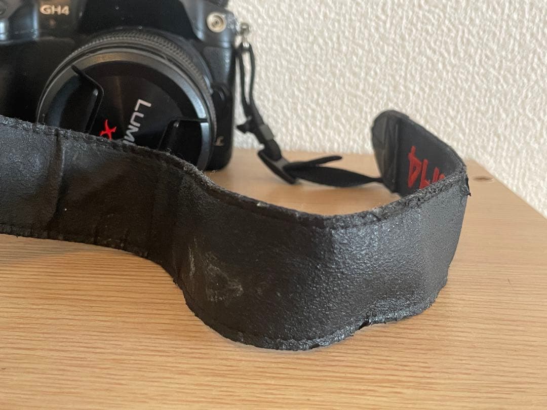 【中古】LUMIX GH4 デジタル一眼レフ　レンズ付(HD14-140)