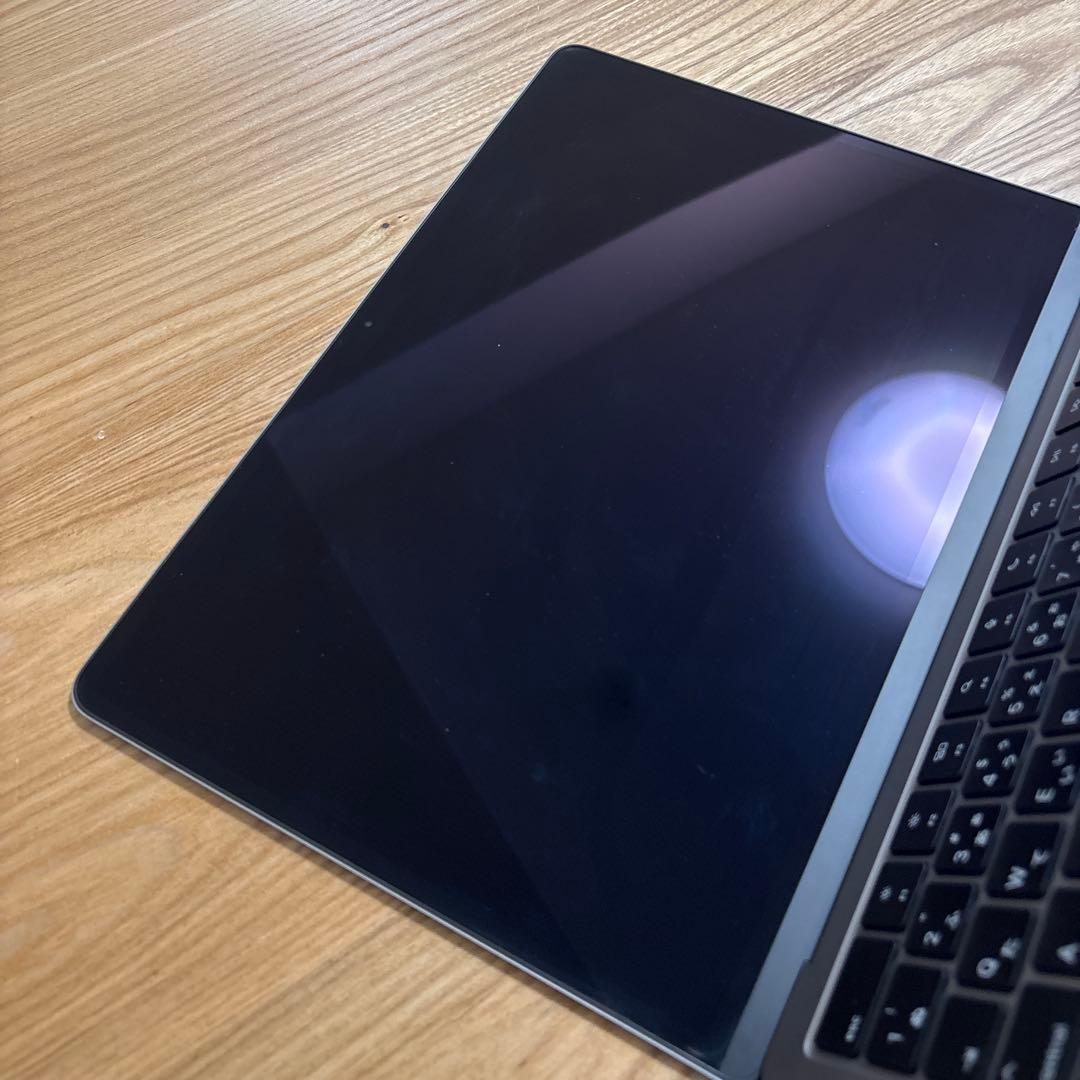 ［しり］MacBook Air M2 16GB/512GB