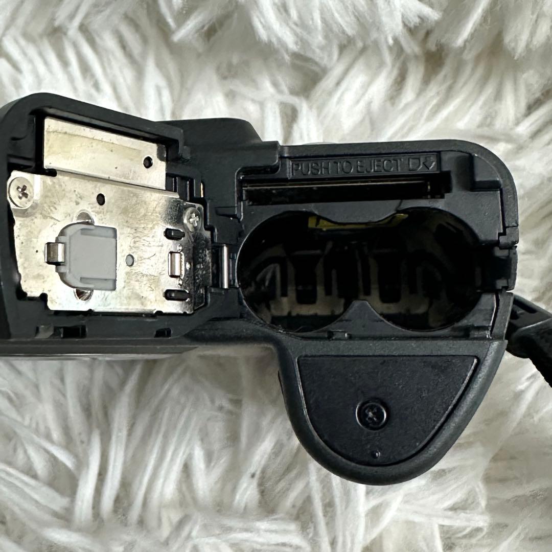 Nikon COOLPIX P50 8.1MP コンパクトデジタルカメラ