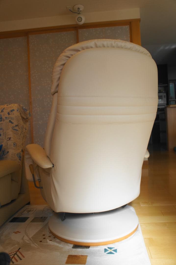 カリモク 回転式リクライニングチェア1脚 ベージュ系 RU86モデル