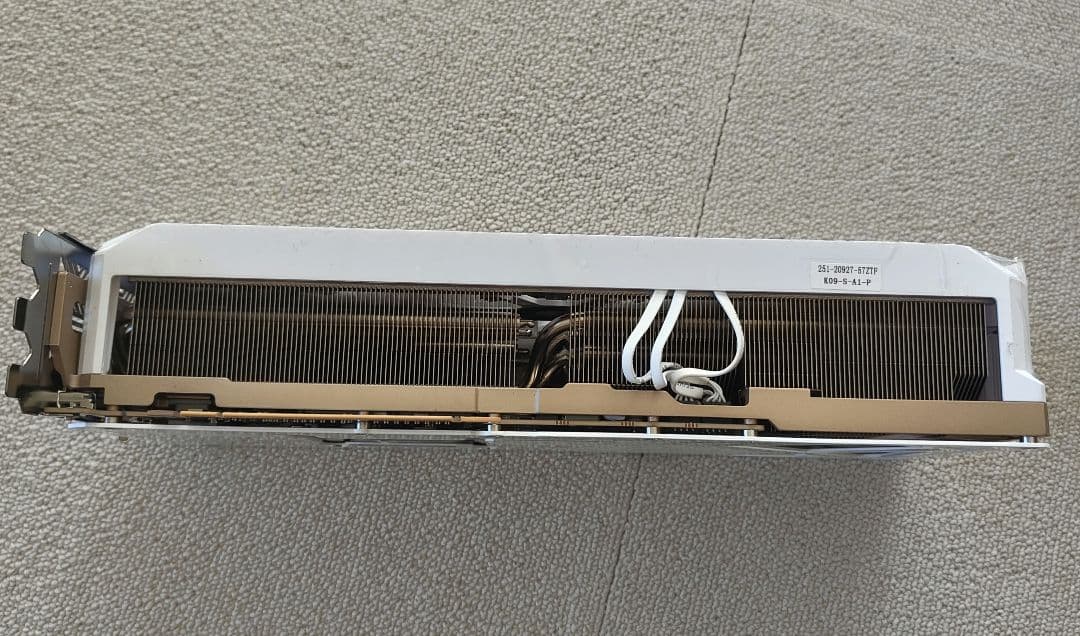 RTX 5090 ジャンク ZOTAC 白色 基盤付き!GPUコア/VRAM無し - メルカリ