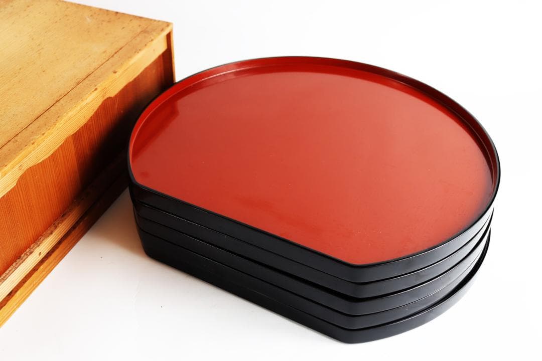 輪島塗 半月盆 卓上膳 五枚 紙箱 木箱 懐石道具会席 Amazon.co.jp: 輪島塗 半月盆 □ 輪堂 卓上膳 折敷 約37.8×約34cm 5客