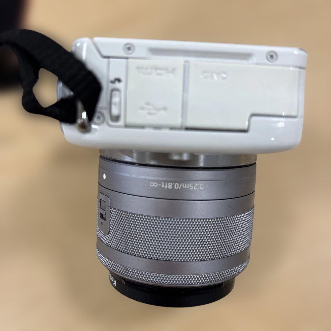 Canon EOS M10 ホワイト EF-M 15-45mm