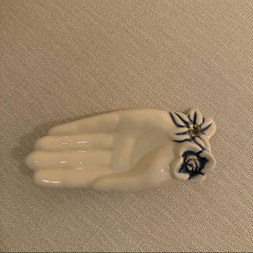 ◎新品◎ 海外製 陶器 オブジェ アクセサリー入れ 手の形の陶器トレイ