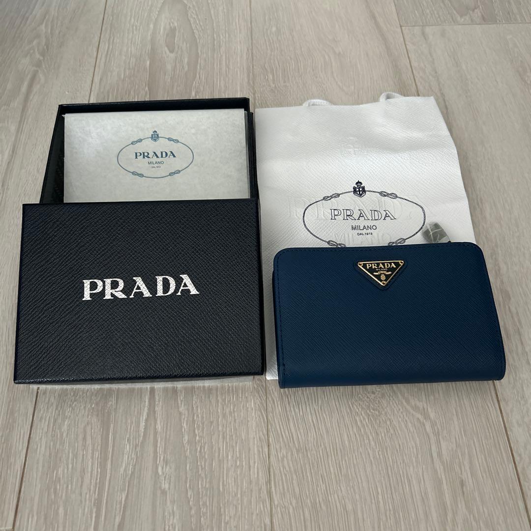 PRADA ネロ　サフィアーノ　レザー　二つ折り財布 ネイビー PRADA（プラダ） 型押しロゴ サフィアーノレザー 二つ折り財布