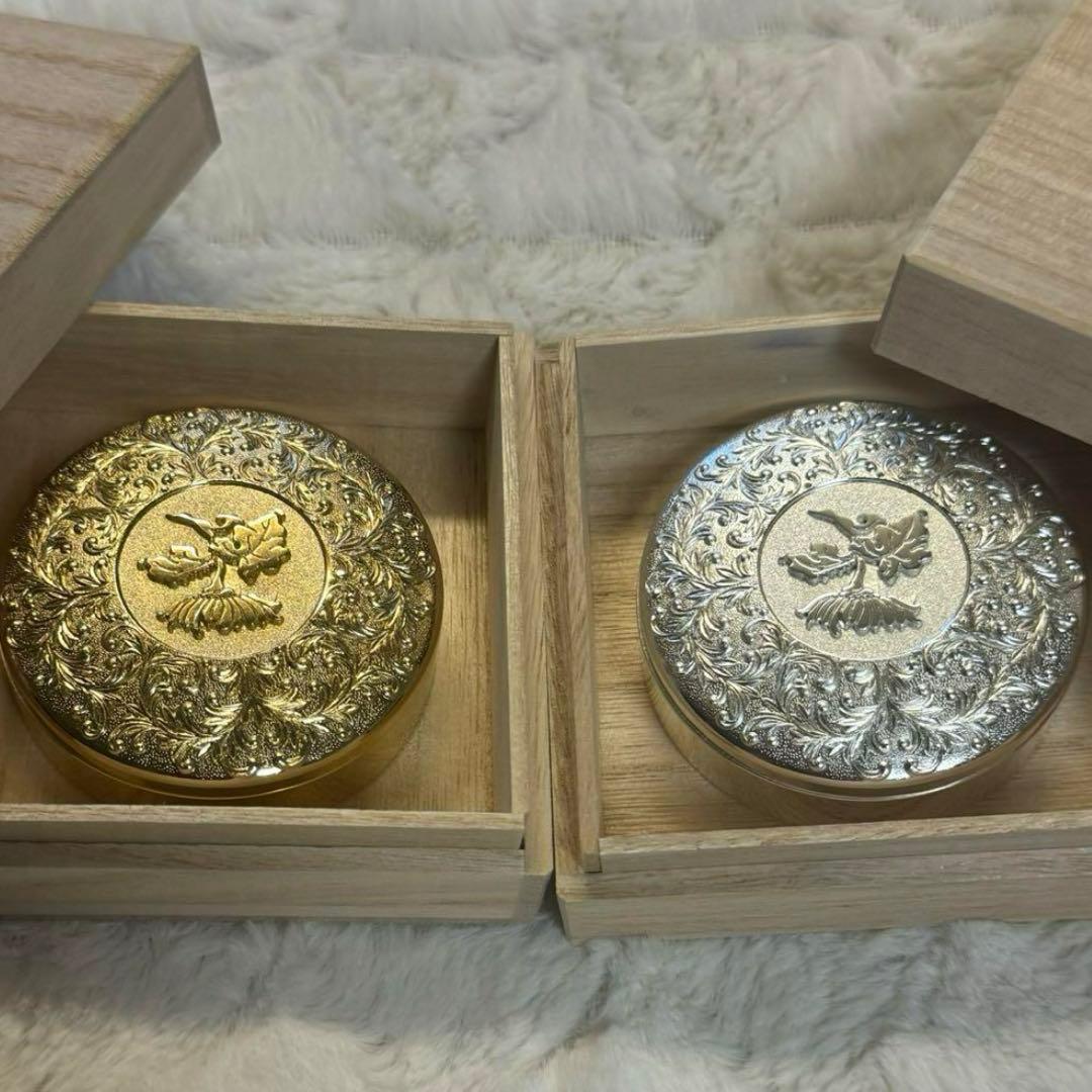 皇居 菊葉小箱 ボンボニエール 金銀2個セット - メルカリ