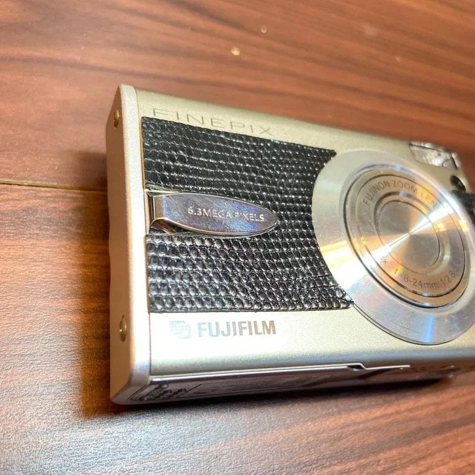 FUJIFILM FinePix F30 デジカメ ほぼ新品 3442