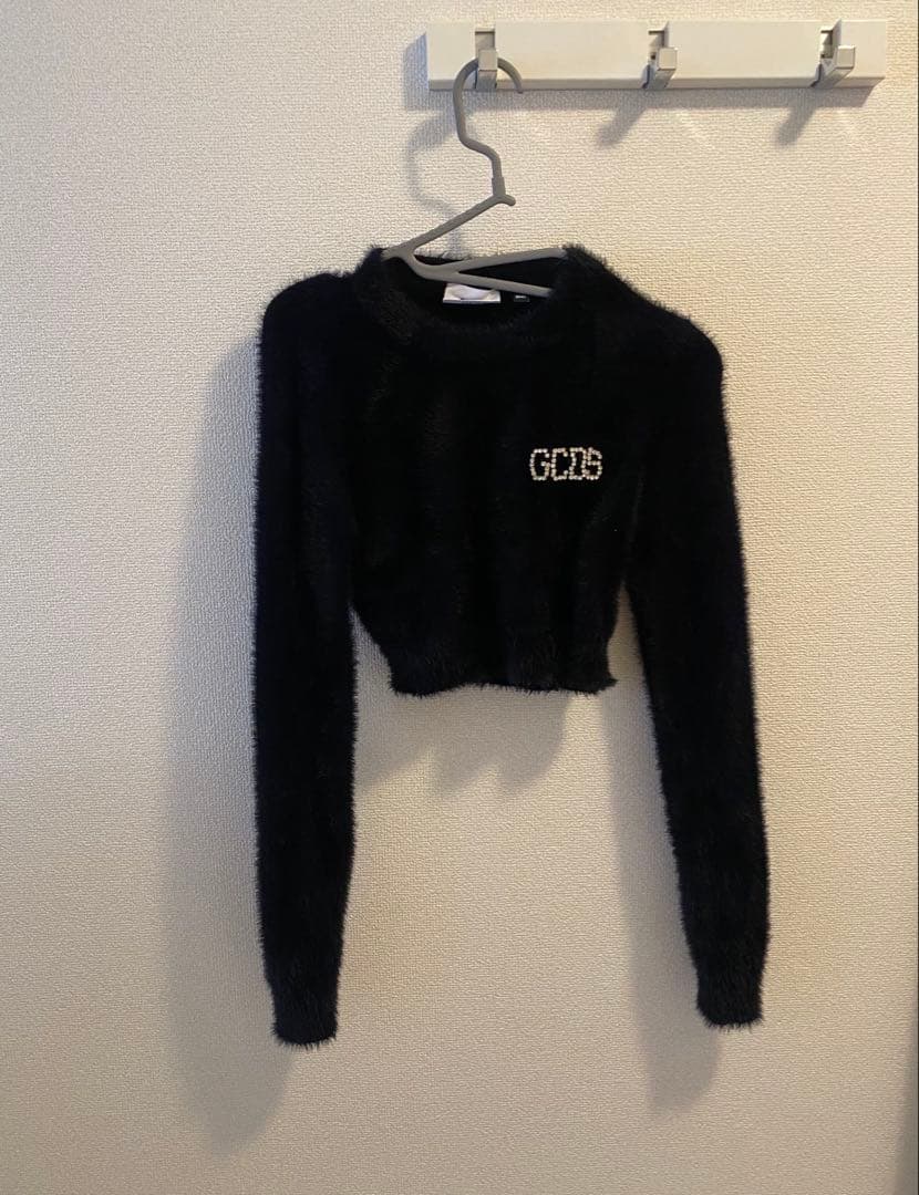 GCDS 黒 クロップドセーター Sサイズ GCDS 黒 クロップドセーター Sサイズ ニット セーター クロップド丈