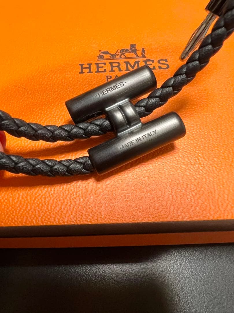 【新品未使用】HERMES エルメス レザーブレスレット《トゥルニ》トレッセ