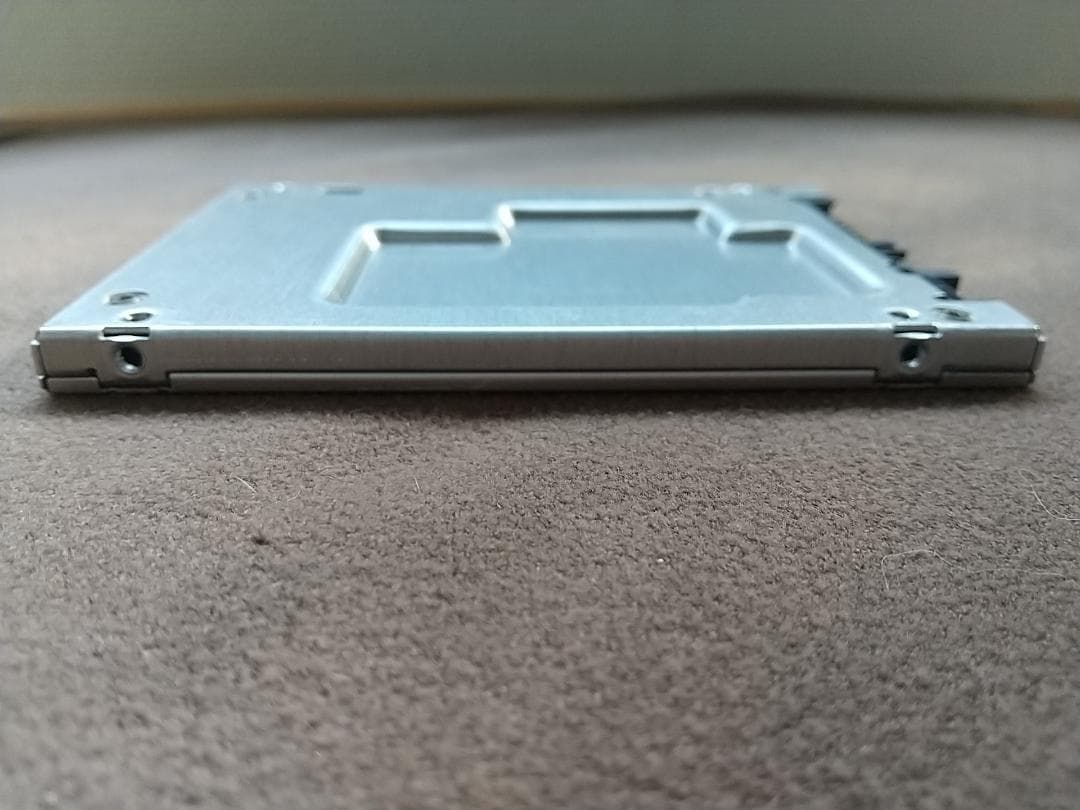 SSD 2TB(1920GB) 2.5 SATA 東芝 使用:814h 785回