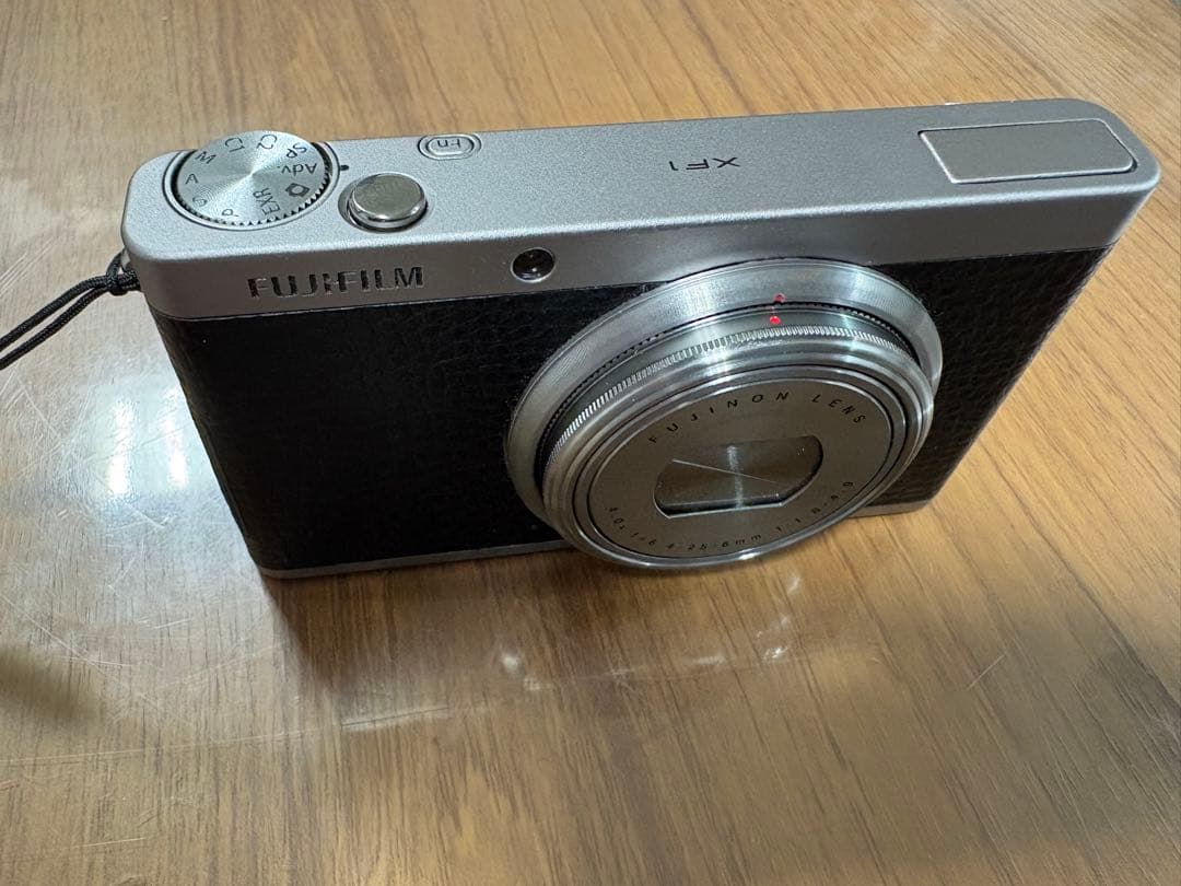 【ジャンク】FUJIFILM XF1 コンパクトデジタルカメラ