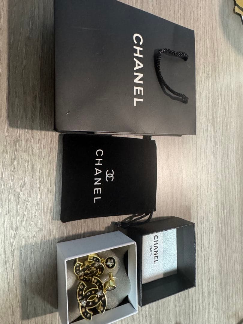 CHANEL シャネル 2025/2026秋冬最新 ピアス 大きめ - メルカリ