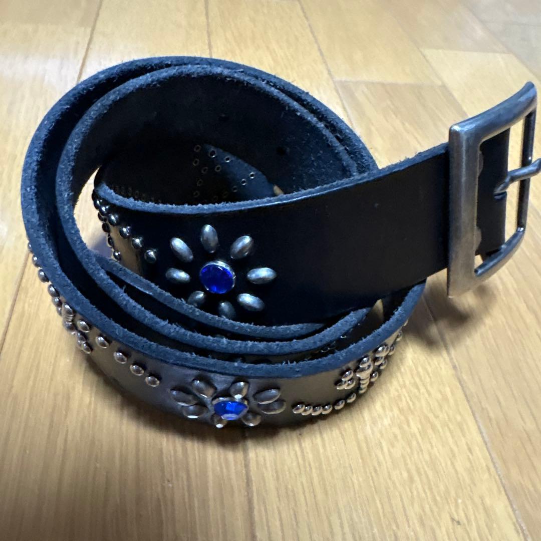 HTC似A'GEM/9x.kom『A'gem/エージェム』フラワースタッズベルト - メルカリ