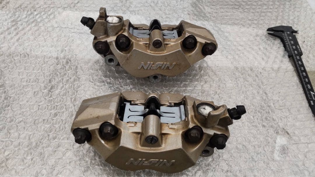 純正フロントブレーキキャリパー cb400sf cbr400rr nsr250r CB400SF NC42純正フロントブレーキキャリパー右左キャリパー 62mm