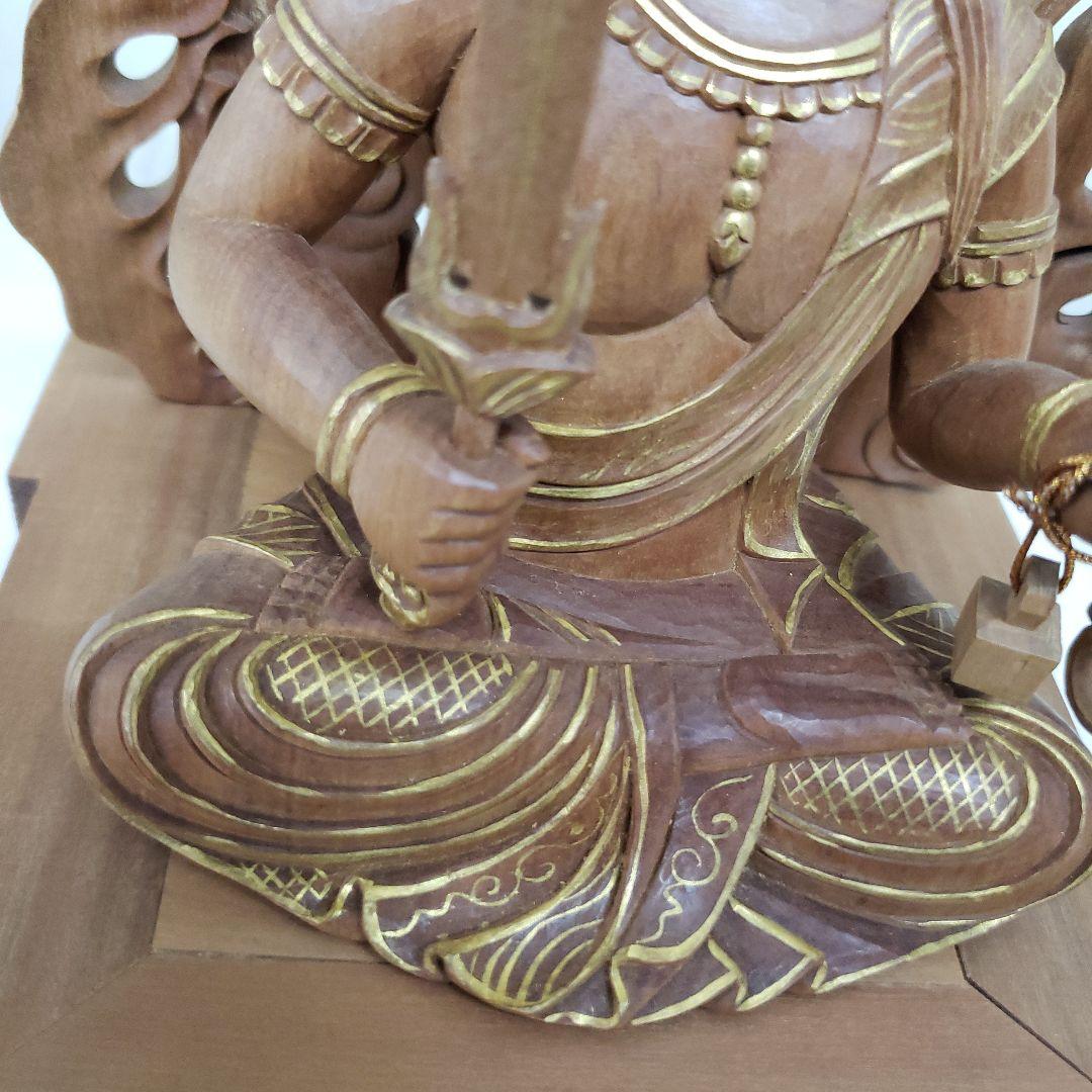 Bフライデー 魔除☆アフリカ白檀 不動明王座像4寸 眼入・瑟瑟座