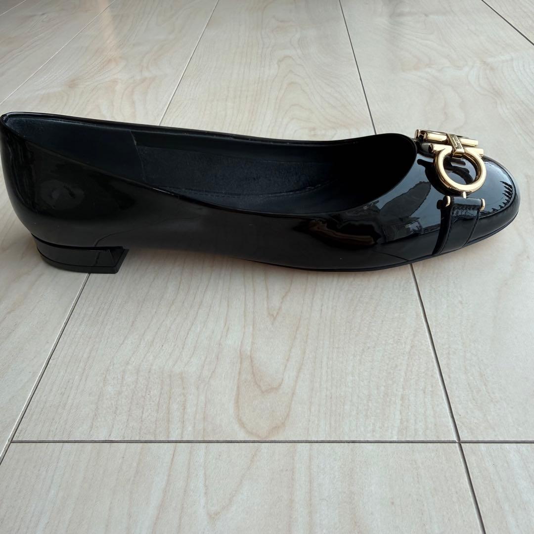 エナメル FERRAGAMO(フェラガモ) 靴・シューズ(レディース) - 海外通販