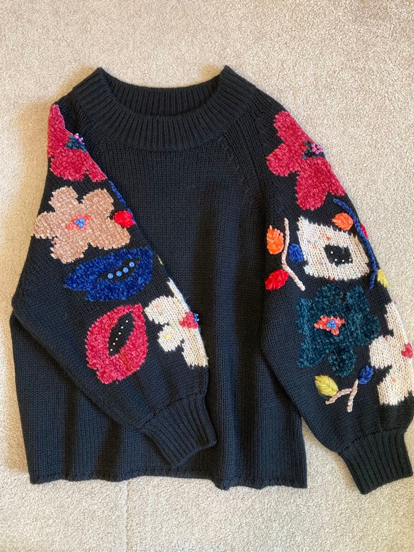 BEARDSLEY ビアズリー 袖ジャガードニット カラフル フラワー ブラック