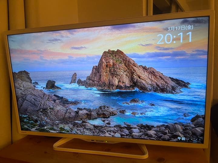 ホワイト　テレビ　SHARP シャープ　32インチ