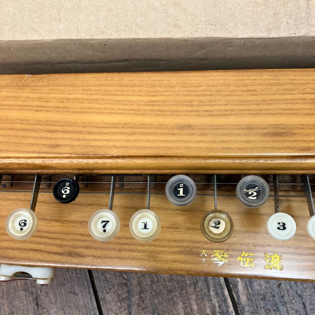 昭和レトロ 琴伝流 敷島 大正琴 弦楽器 和楽器 琴 ケース付き - メルカリ