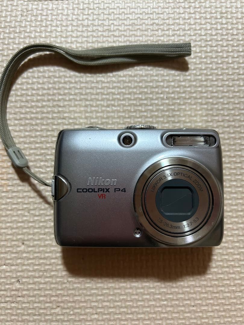 Nikon COOLPIX P4 VR シルバー約810万画素／光学3.5